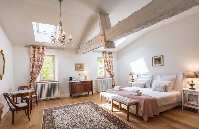Suite Séquoia, Château Gassies, charm 15 minutes from Bordeaux, up to 3 guests