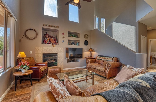 Summer Deal! Grayhawk Retreat: 2BR Luxe Townhome - Pool, HotTub & Mountain Views