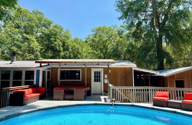 Summer Escape Pool+Hot Tub+Games Home in Keystone Heights, Pet friendly