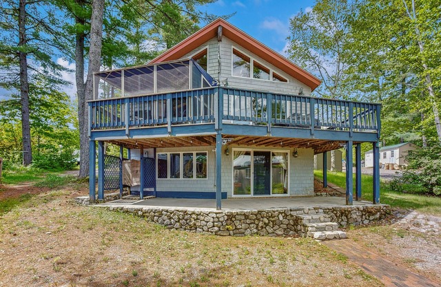 Summer Fun, Lake View, Firepit, Outdoor grilling, walk to the lake
