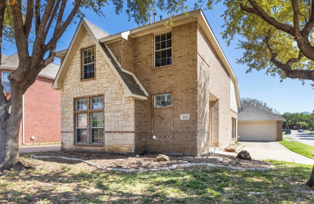 Summer Gem w/Home Office & Patio Near DFW Airport
