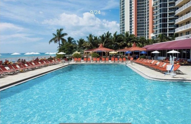 SUMMER SALE Waterfront Resort on the beach to relax! Cozy Great remodeled apart