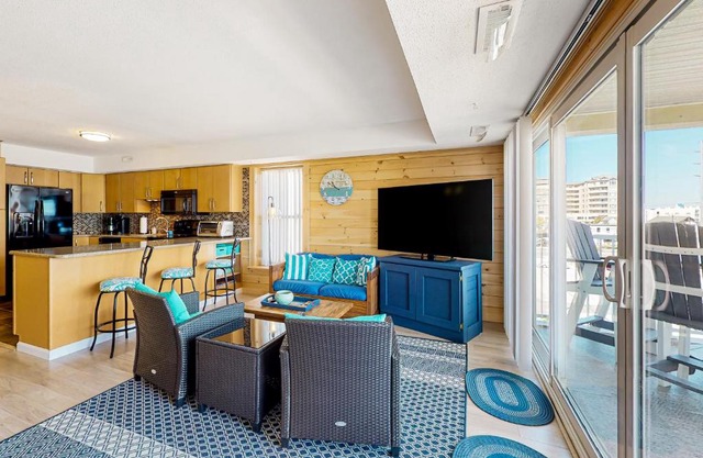 Summer Sands at 80 East