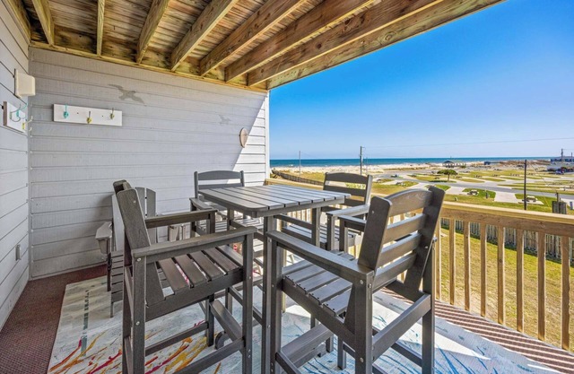 SUMMER SAVINGS - Semi-Oceanfront Condo w/Resort Pool and Boardwalk to the Beach