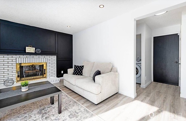 Summerlea. Walking distance to WEM. Sleeps 6