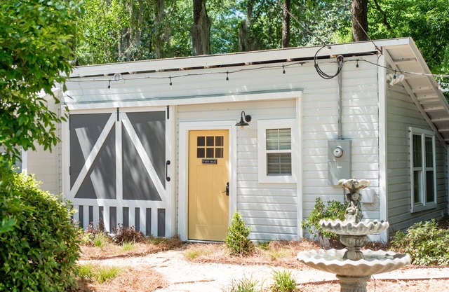 Summerville’s Tiny Oak Hideaway
