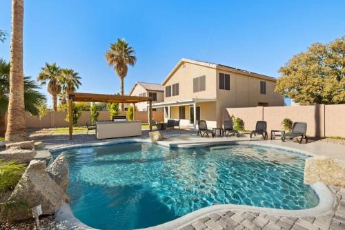 Sun-Drenched Terrace: Chic w Grille Firepit Pool