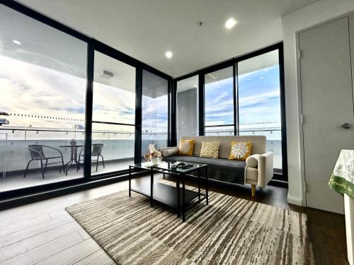 Sun-filled Apt w Stunning Open Views of Park&City