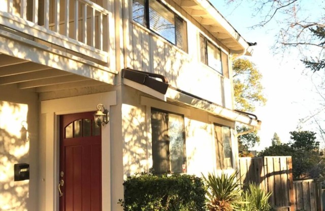 Sun-Lit 2-Story Gem: Luxe Beds-Heated Floor-Near Shops-Dining-Fun,Great for Fams