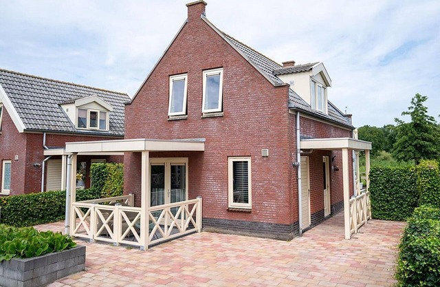 Sun-Soaked Bungalow w/Jetty