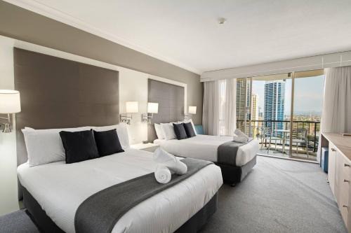 Suncoast Comfort - Steps to Surfers Paradise Beach