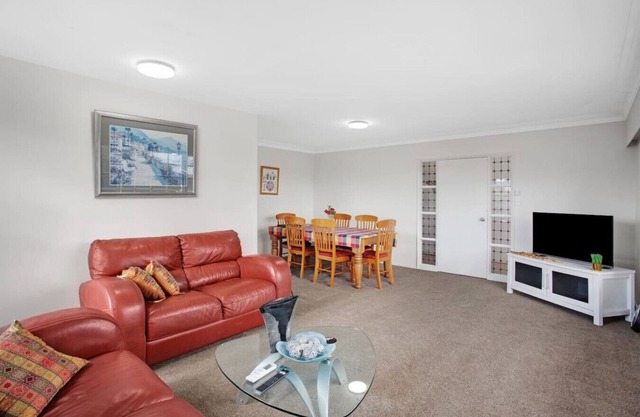 Sunlit Glow Spacious 5BR Home on Ladies Mile
