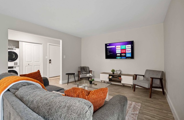 Sunlit Modern Unit Cozy Clean & Peaceful