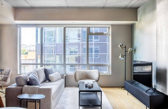 Sunlit South Lake Union 1BR w/W/D & Gym, Walkable Area, by Blueground
