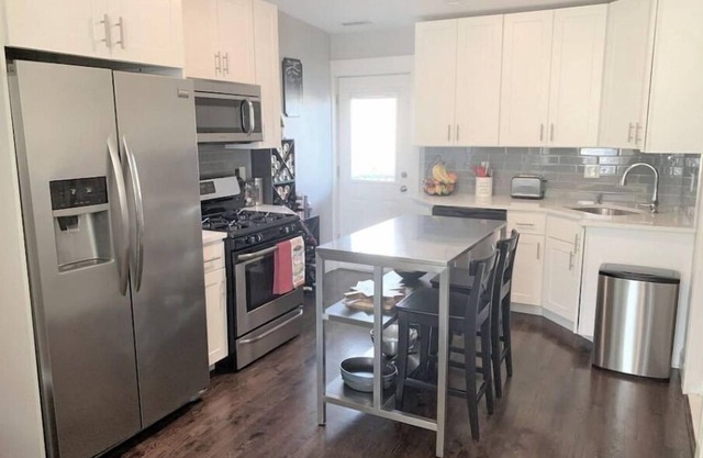Sunny 2 bedroom in Southie