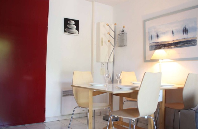 Sunny 2-BR House with Pool, Terrace, Near Beach - Châtelaillon-Plage