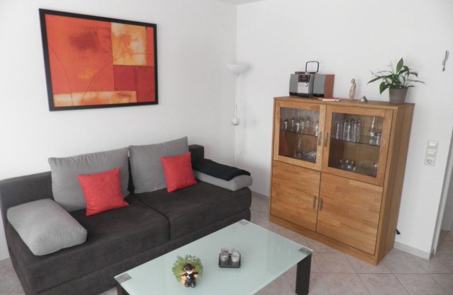 sunny 2 room apartment, SW balcony, quiet and very central