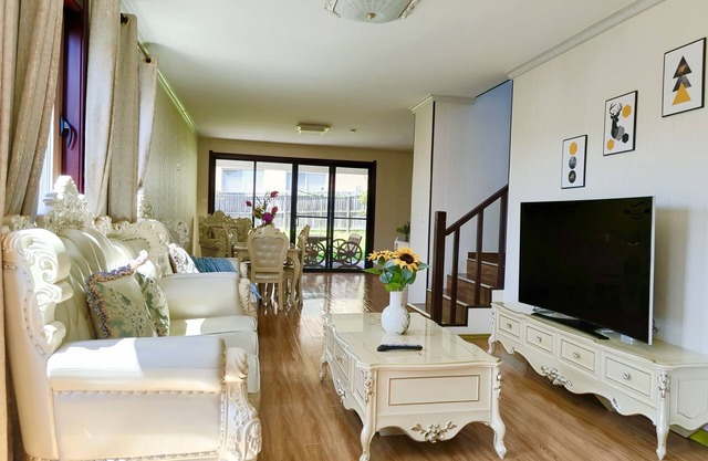 Sunny air-conditioned 4BDR Home in Ryde Easy to CBD