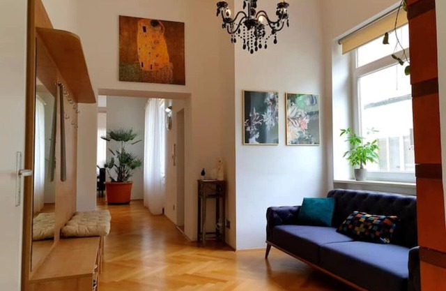 Sunny and spacious apartment near the city center