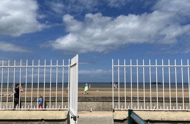 Sunny Apt on D-Day Beach with Parking