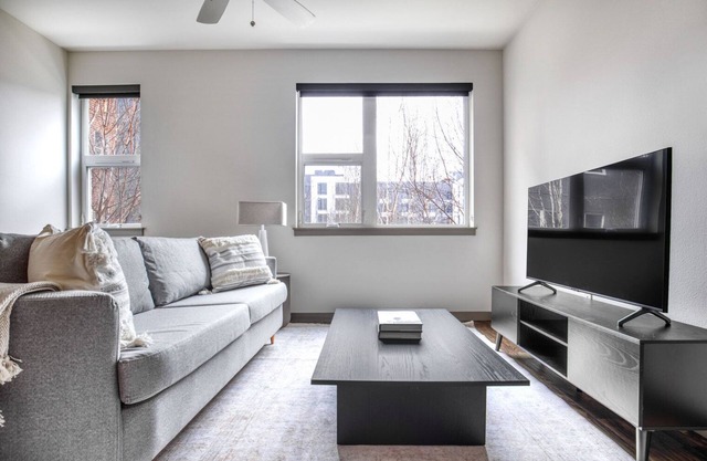 Sunny Ballard 1BR w/Gym & Rooftop Deck, near shopping, by Blueground