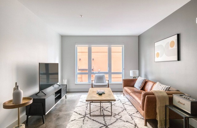 Sunny Bellevue 1BR w/W/D, Gym & Lounge, nr Downtown Park, by Blueground