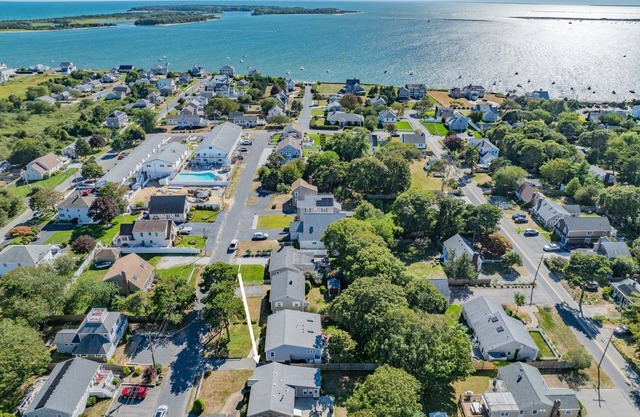 Sunny Cape Cod Cottage Near Lewis Bay