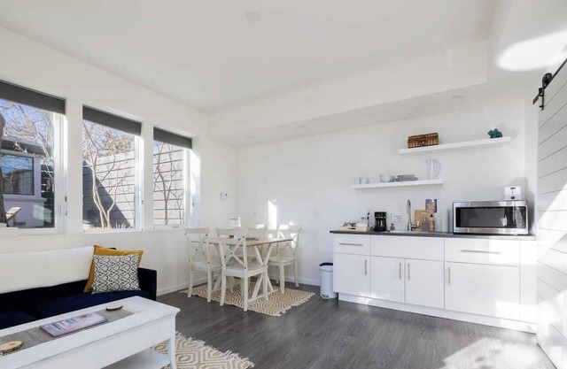 Sunny Carriage House in Denver Patio + Firepit