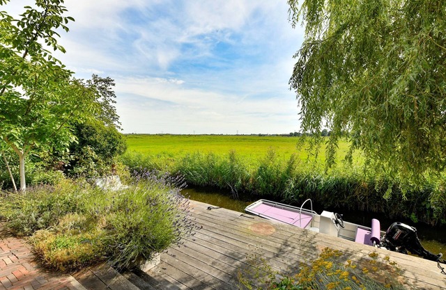 Sunny detached house 10 minutes from Amsterdam on beautiful nature reserve.