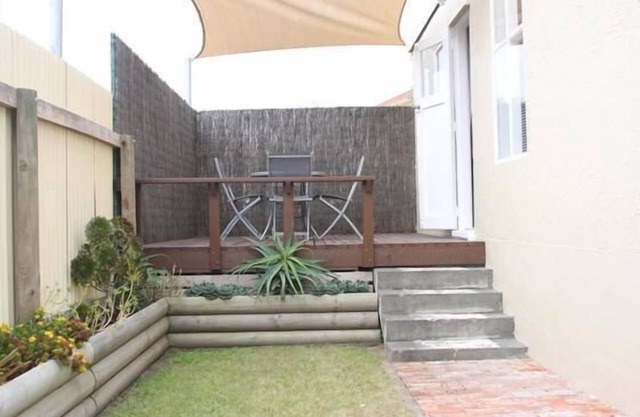 Sunny - downstairs - Beach Flat
