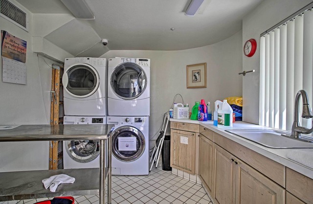 Sunny, great views, upstairs villa