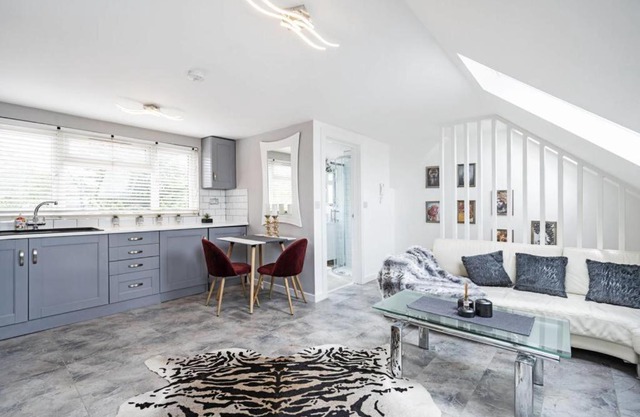 Sunny Hill Park Apartment