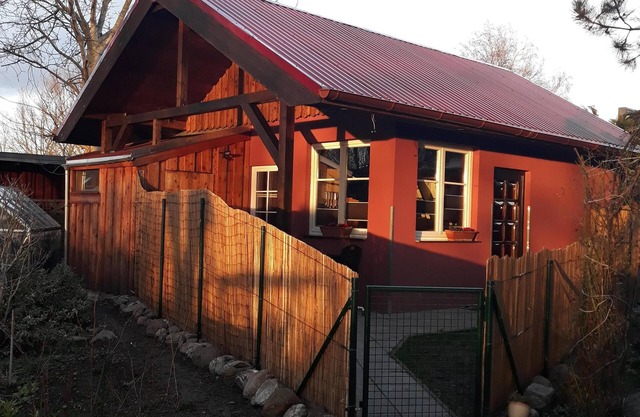 Sunny holiday home with a cozy sleeping loft, idyllically located in the garden.