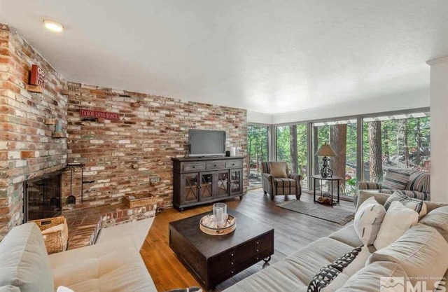 Sunny Lakeview Retreat - Private Beach Access