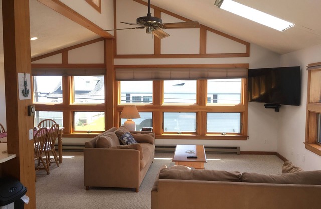 SUNNY OPEN CONCEPT & 1 MINUTE TO BEACH-OCEAN VIEWS:TOP FLOOR UNIT-9/20-9/27 OPEN