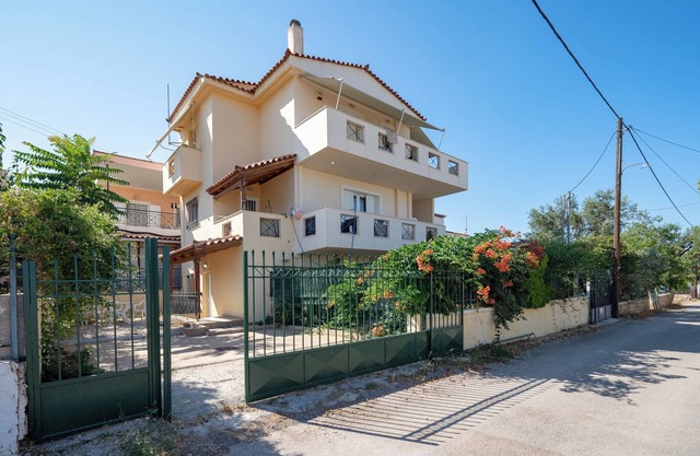 Sunny Retreat in Artemida by ΜΡS