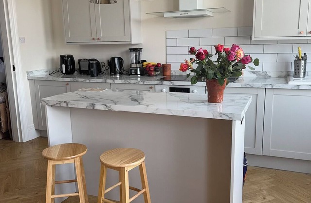 Sunny & Serene St. Leonards Retreat by Alexandra Park, Spacious Kitchen + Island