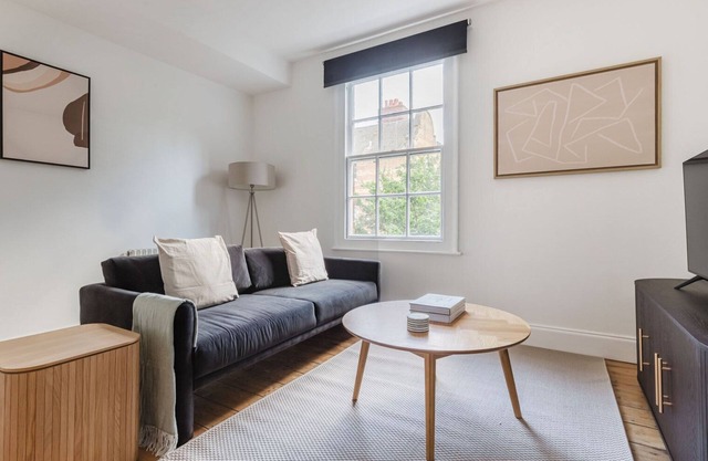Sunny Shoreditch 1BR, short walk to Tube & Liverpool St, by Blueground