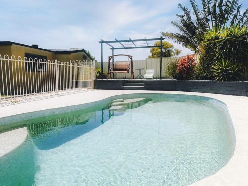 Sunny Shores Retreat Spacious & Relaxing Escape