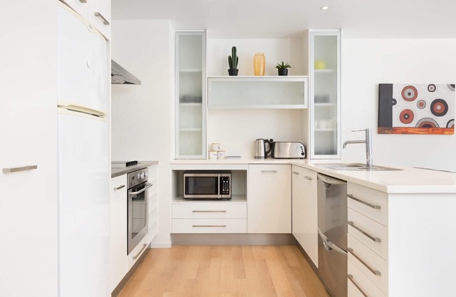 Sunny & Spacious, Downtown Mount, Beach & Pool