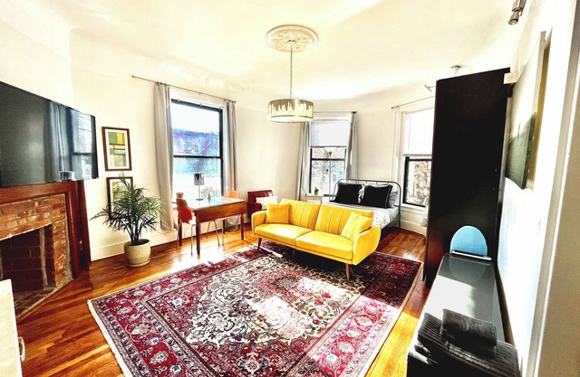 Sunny studio in great area
