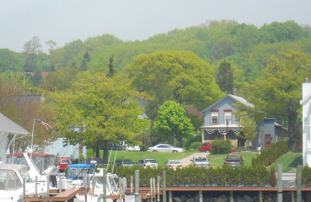 Sunny suite w/private entrance; view of Betsie Bay one block from Lake Michigan