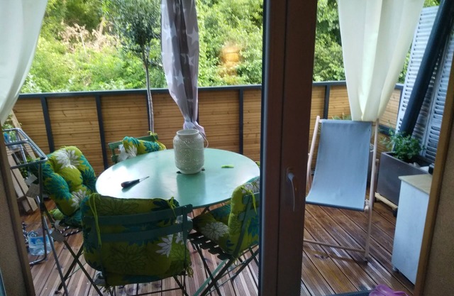Sunny T2 apartment with woodland view