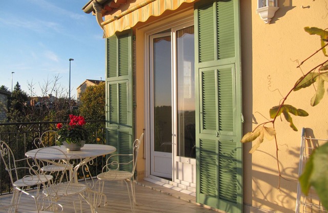 Sunny Villa sea view private pool & garden quiet close to the sea near NICE