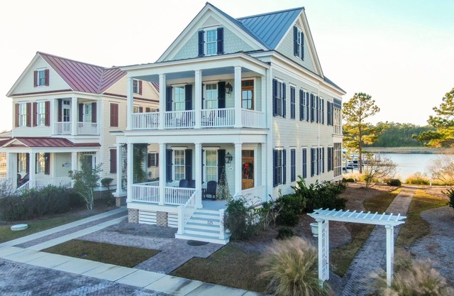 Sunnyside 6 - Beautiful Harborside retreat!