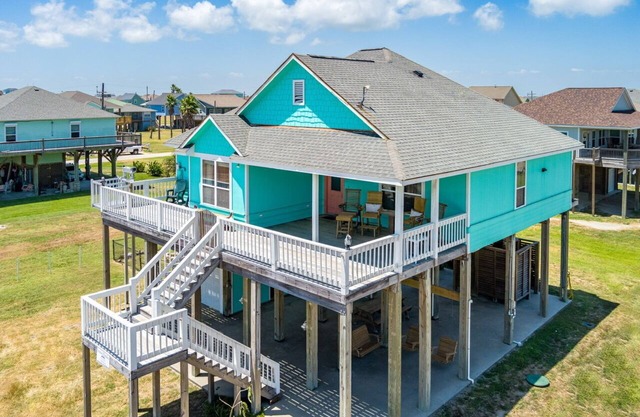 SUNRISE PARADISE - great view and close to the beach!