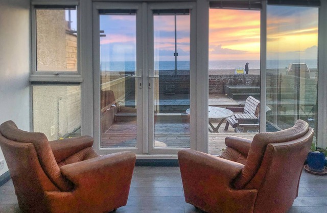 Sunset beach house, right on the seafront