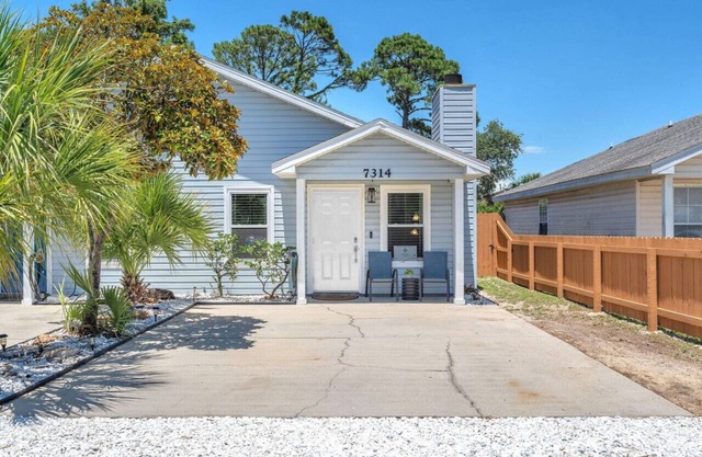 Sunset Dreams TOO King Bed 5 Min Walk to Beach!