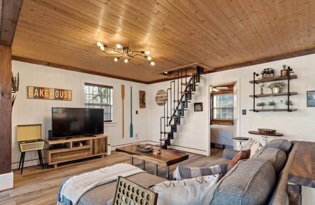 Sunset Escape-Sleeps 6 Dock, Kayak, Fire pit+More!