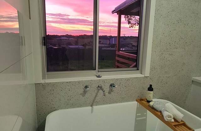 Sunset Hideaway - In Kingscote